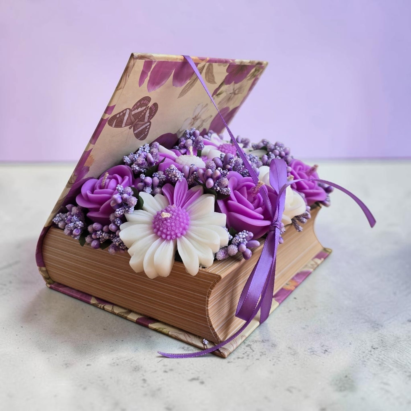 Букет от свещи в кутия книга